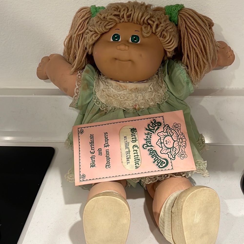 Vintage cabbage patch doll with birth certificate